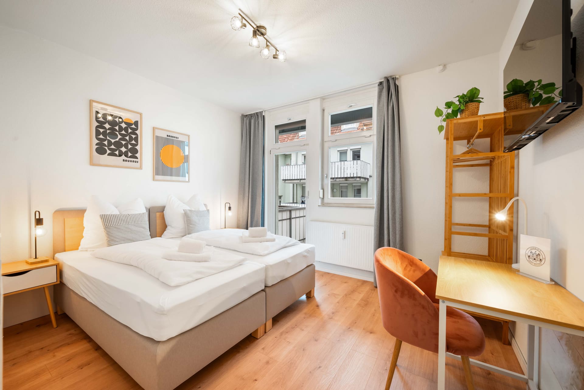 Modern eingerichtetes LudwigsCozyEscape Apartment